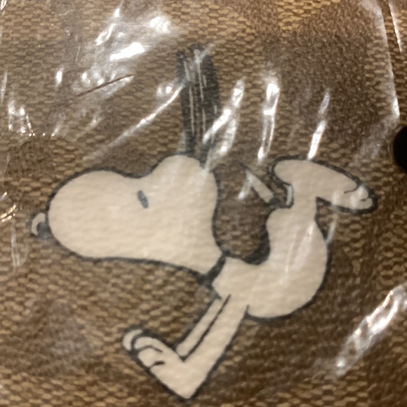 Coach x peanuts  ( snoopy) zip around wallet limited edition new / tags sold out - Picture 10 of 11